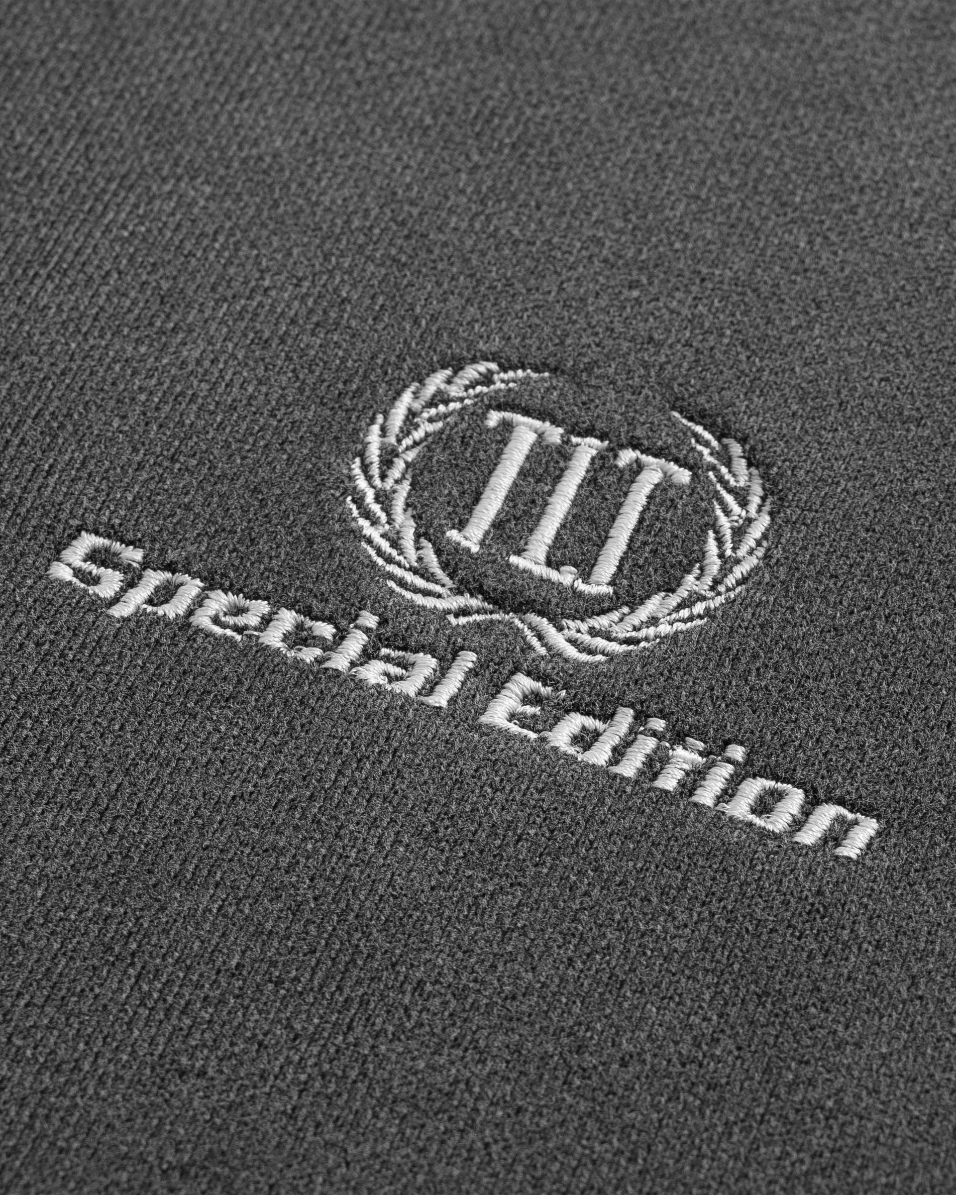 VANTAGE HOODIE - Image 4